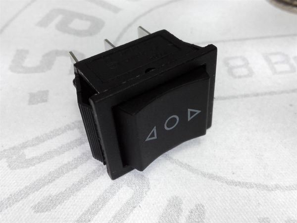 Interruttori: Moment-Wipptaster , schwarz, 250V 16A – Nuovo (secondo la descrizione) da Luzern venduto da Salefactory 1