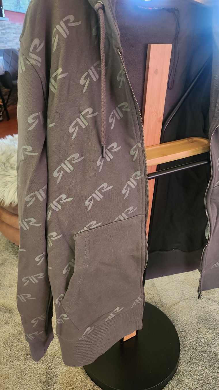 Maglioni & Felpe: Retro Kapuzenpullover mi Training Hose – Usato da Kreuzlingen venduto da Kissriri