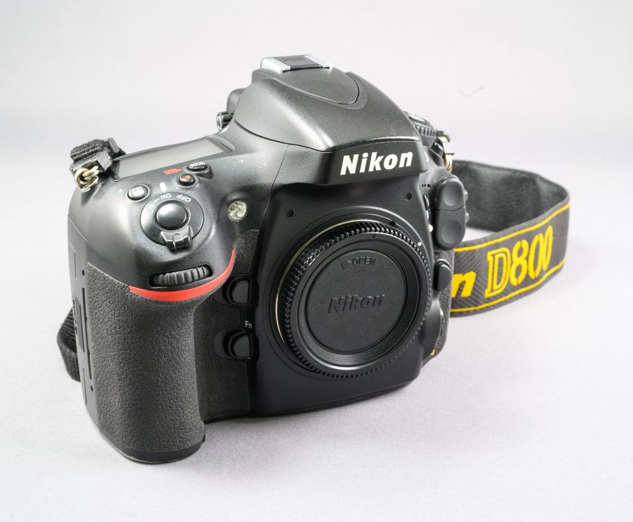 Nikon D800 Body, Ladegerät und Akkus | Kaufen auf Ricardo