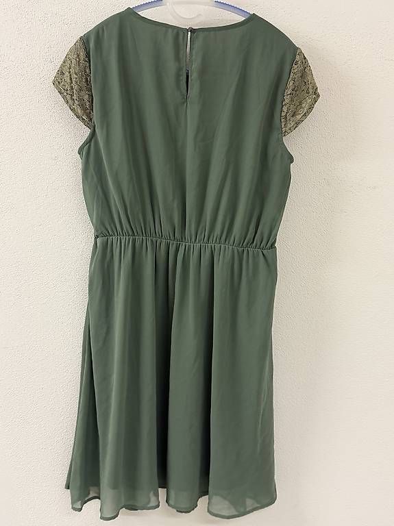 Vestiti: Grünes Kleid, Gr L – Usato da Zürich venduto da mel_v8qp 2