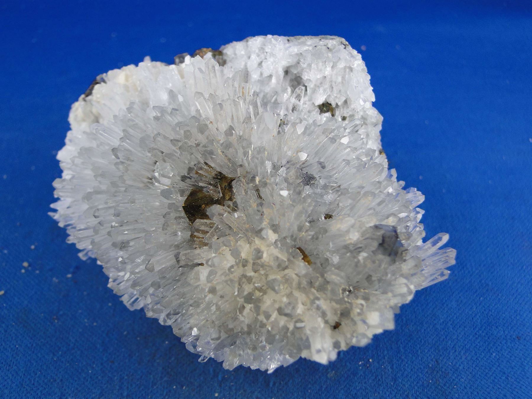 Minerali & Pietre curative: Scheelit mit Quartz und Chalkopyrit – Usato da Schinznach Bad venduto da Demerald 2