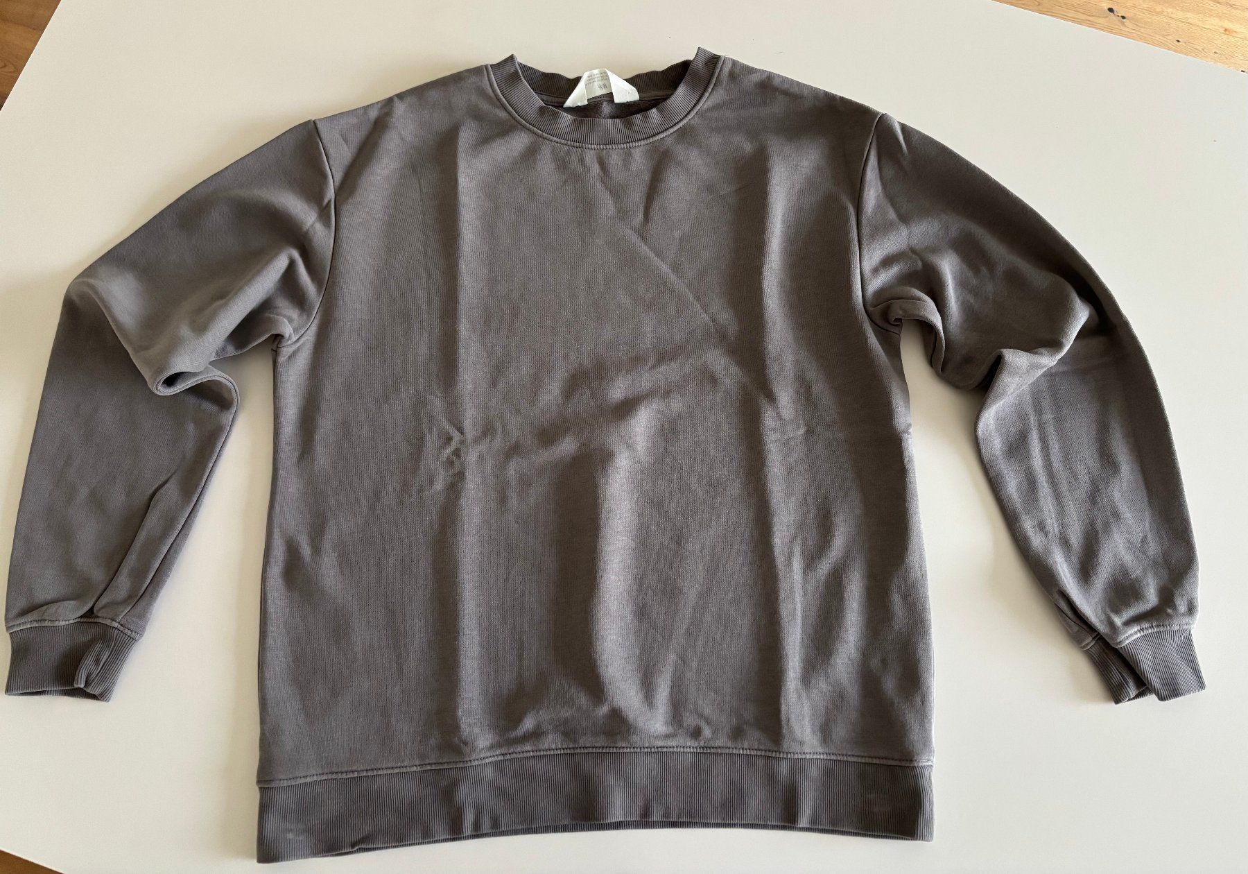 H&M Pullover & Sweatshirts: Pullover grau, H&M, Grösse 158/164 – Gebraucht aus Rain von Denbie