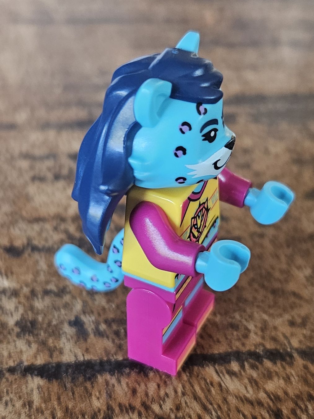 Lego Kit di costruzioni: lego figurine vid032 Leopard Guitarist – Usato da Confignon venduto da Ecrofigs 3