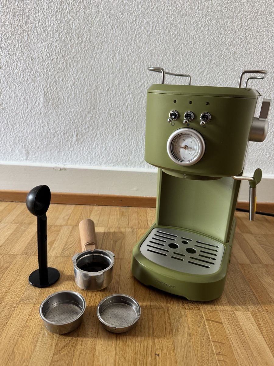 Macchine per caffè & Macchine per espresso: Cecotec Espressomaschine - Retro Style Grün – Usato da Zürich venduto da any_cyh9 1