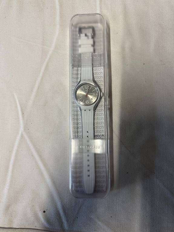 Uhren: Montre Swatch neuve jamais porté – Gebraucht aus St-Aubin FR von agu_2gqz 1