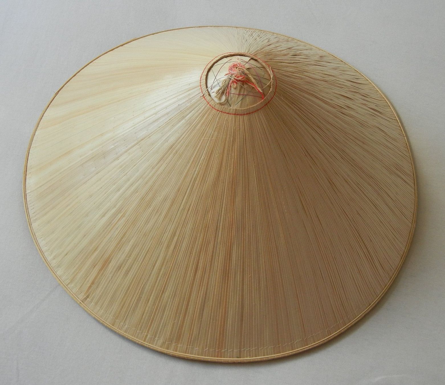 Copricapi, berretti & cappellini: ORIGINAL VERZIERTER SONNENHUT aus VIETNAM – Nuovo (secondo la descrizione) da Bern venduto da Mekongbeach 1