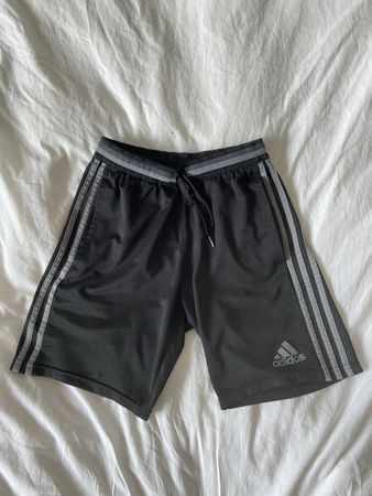 Adidas Shorts schwarz Grösse XS