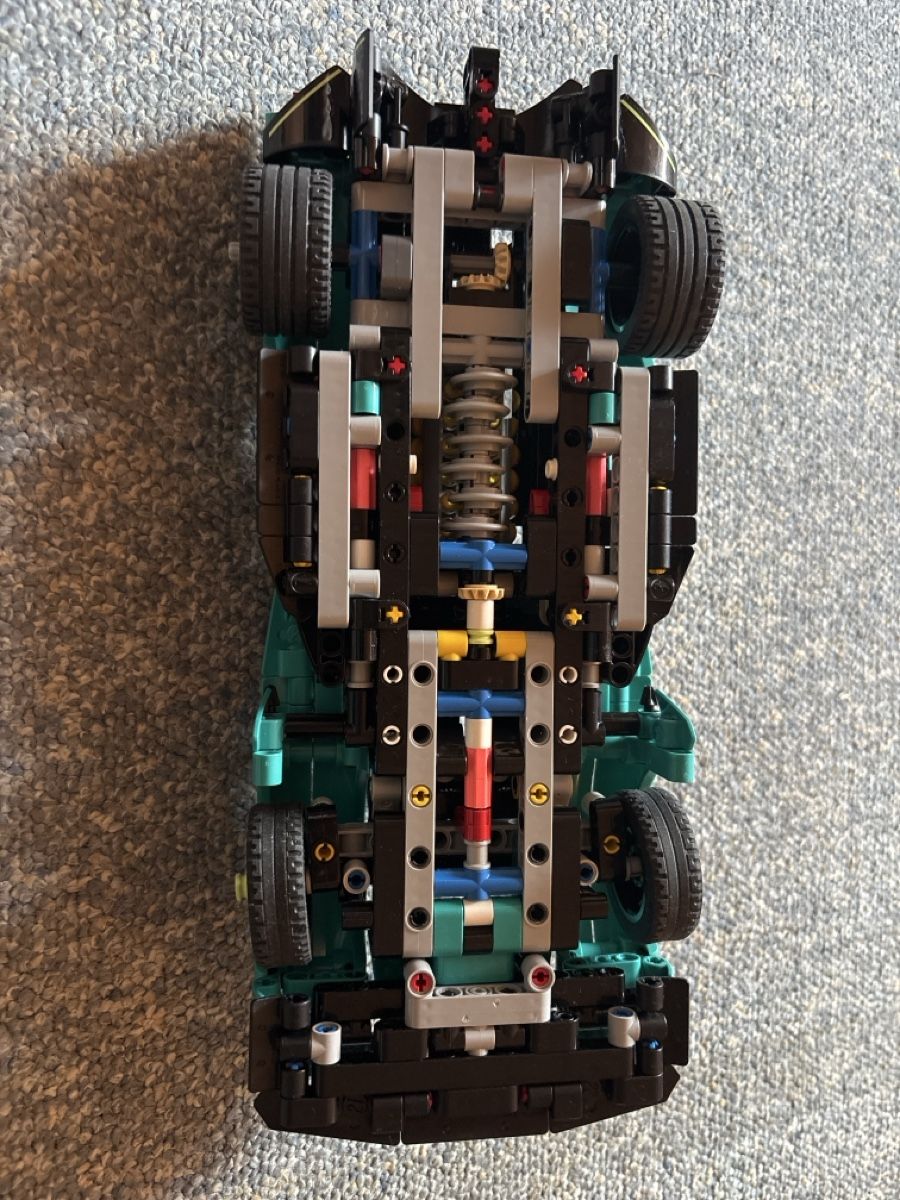 Lego Spielzeuge: LEGO Technic Aston Martin Valkyrie – Gebraucht aus Leimbach TG von TOAOT 3