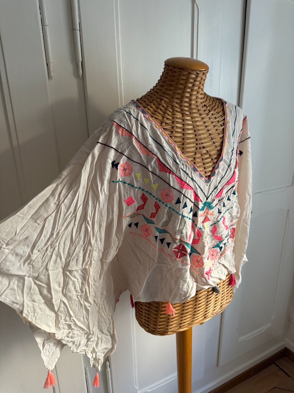 Tuniken: ACCESSORIZE - Aztec Poncho Oberteil L – Gebraucht aus Zürich von Diazaio 1