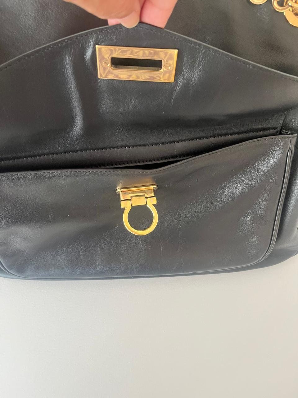 Salvatore Ferragamo Borse da donna: Ferragamo Black Leather Shoulder Bag Gold Chain – Usato da Basel venduto da sch_dpf5 2