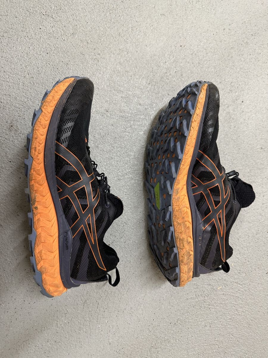Asics Scarpe da uomo: chaussures de trail ASICS Trabuco Max taille 44 – Usato da Zürich venduto da Marcouyou 1