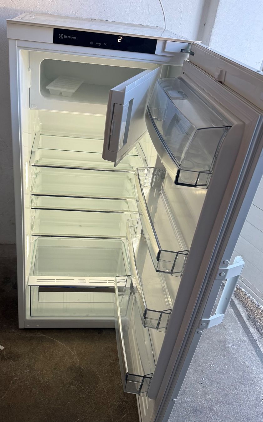 Electrolux Frigoriferi: Electrolux A+++  H127 Eibaukühlschrank – Usato da Kloten venduto da top2000 5