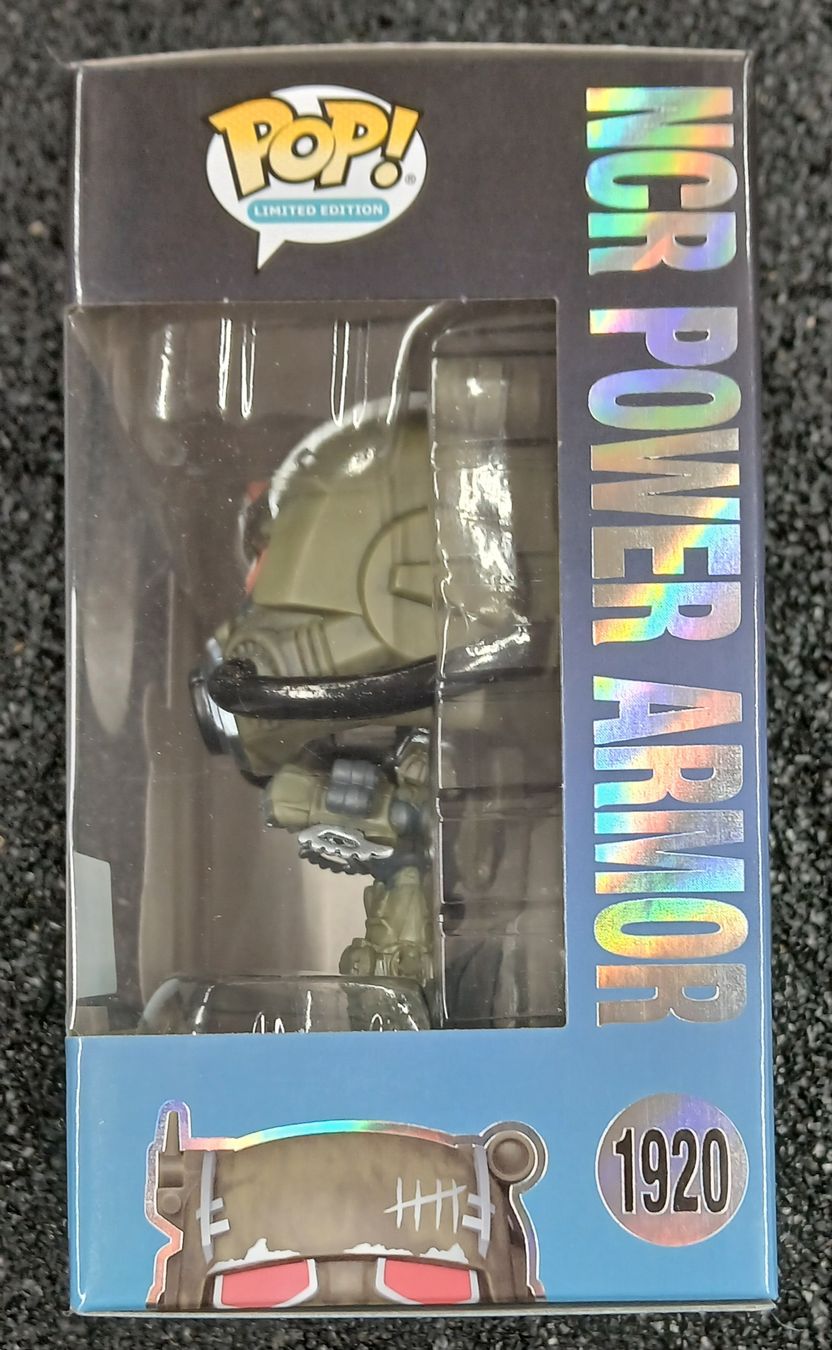 Funko Statuette: Funko Pop Fallout NCR Power Armor Limited Edition Suprême – Nuovo e nell'imballaggio originale da Le Sentier venduto da Funko-Pop-1979 2