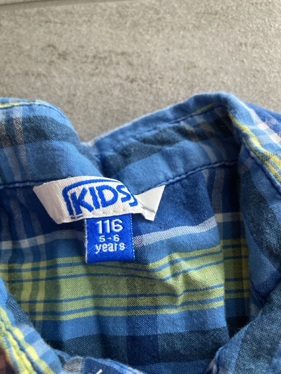 Hemden, T-Shirts & Polos: 2 langarm 1 kurzarm Hemd gr.116 – Gebraucht aus Derendingen von Mel.A 1