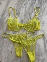 Ensemble lingerie jaune brodé avec papillon 80C et strings S