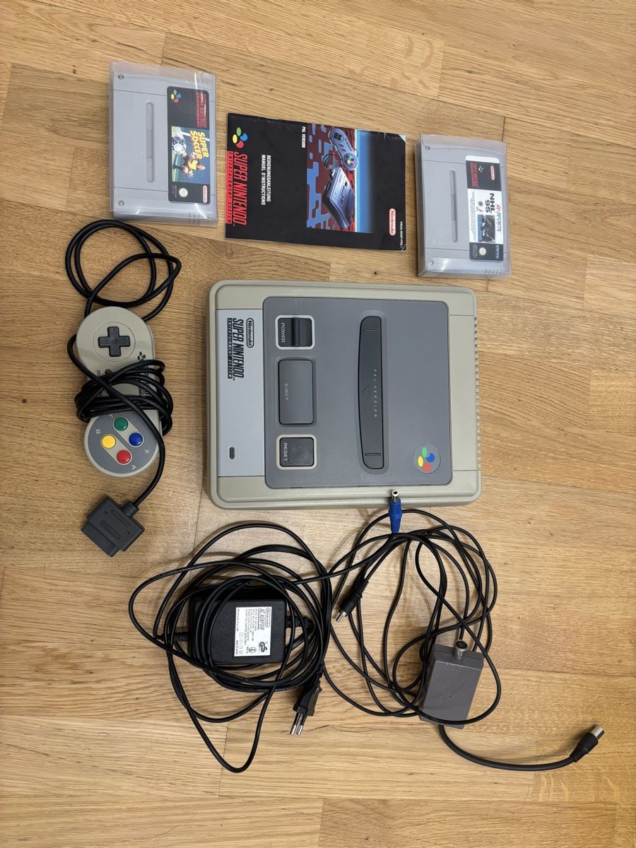 Nintendo Consoles: SNES mit 2 Spielen – D'occasion à Basel par Lance81