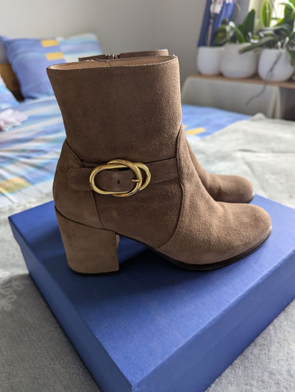 Stuart Weitzman Chaussures femmes: Stuart Weitzman Stiefeletten – D'occasion à Oberägeri par obr_f5w9 2