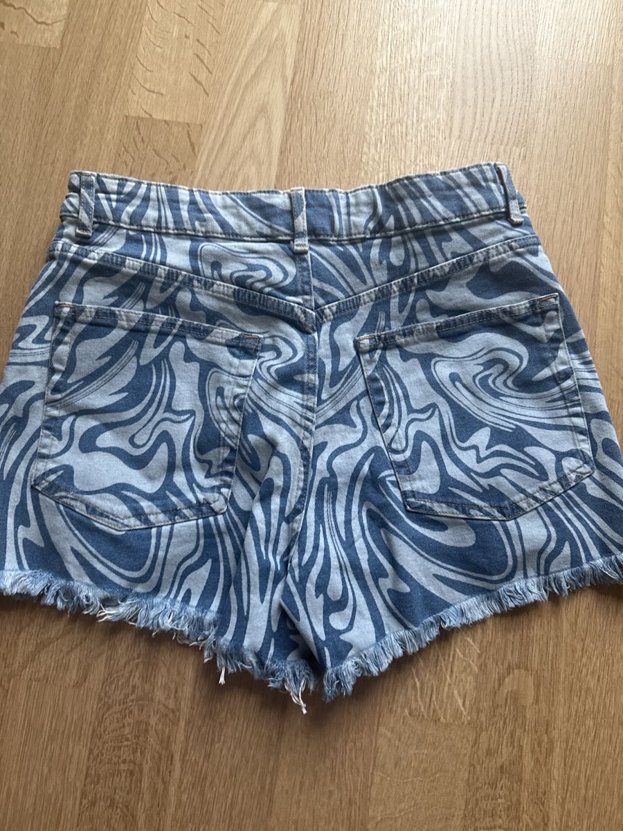 H&M Jeans: Stylish festival shorts – Gebraucht aus Fribourg von ksu_65bh 1