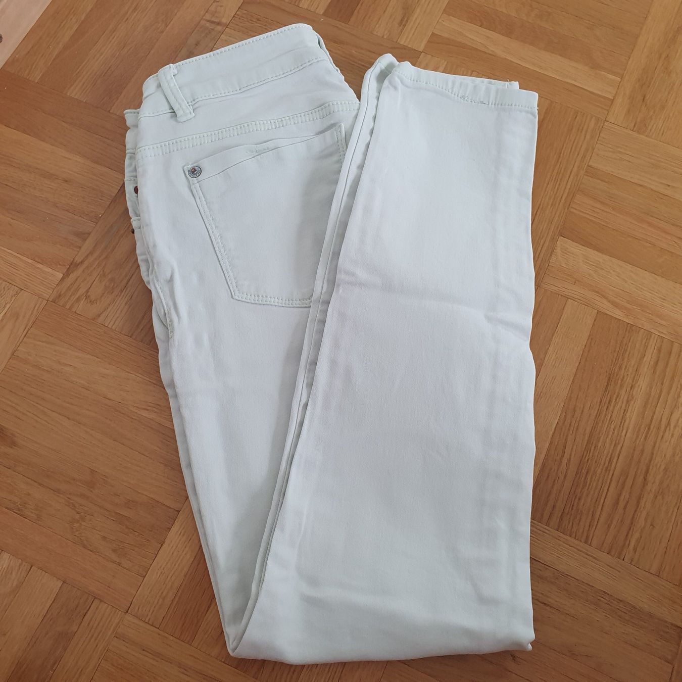 Pantaloni: Pantalon fille taille 164 – Usato da Prilly venduto da RoDyRe