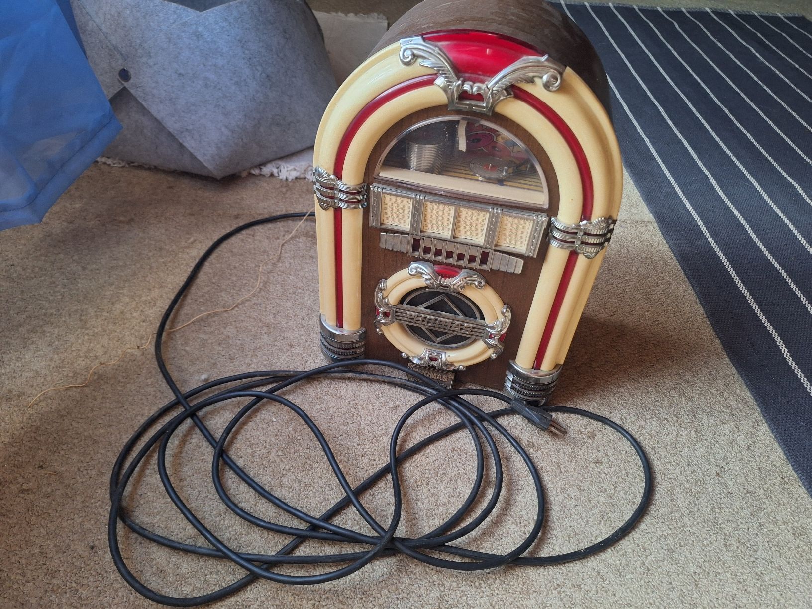 Musiktruhen: Jukebox Thomas Mini – Defekt aus Büttikon AG von rebeccaparvex 1