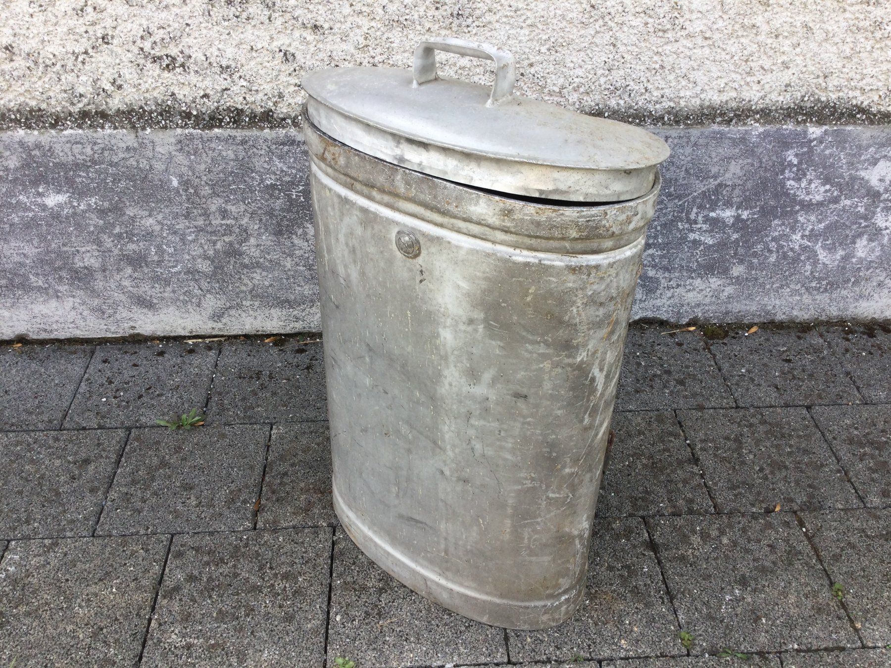 Outils anciens: Alte Aluminium Milchtanse oder Milchtause – D'occasion à Wangen SZ par kuriosum12 2