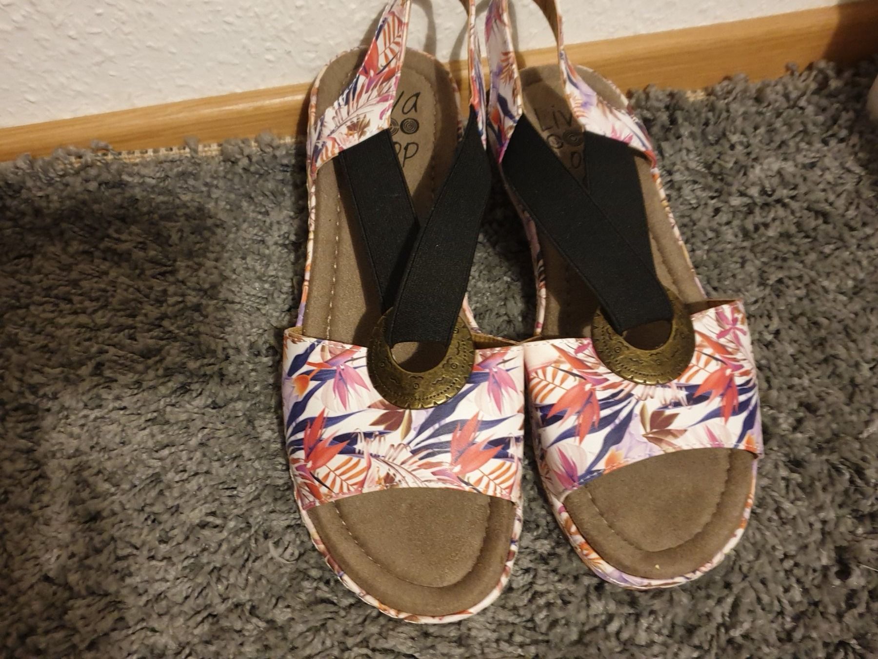 Scarpe da donna: Sandale, 40, Liva loop, état comme  neuf – Nuovo (secondo la descrizione) da Neuchâtel venduto da Verenas12