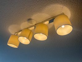 Deckenleuchte mit 4 Lampenschirmen
