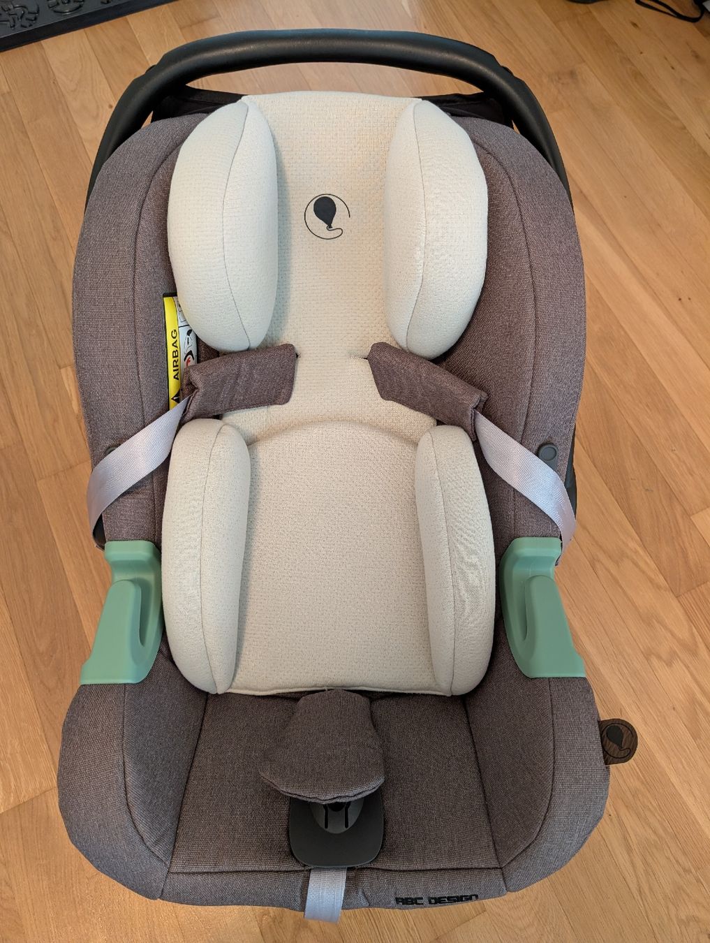 ABC Design Seggiolini per auto: Babyschale Tulip von ABC Design inkl passender Isofix-Base – Usato da Winterthur venduto da SanRemo7