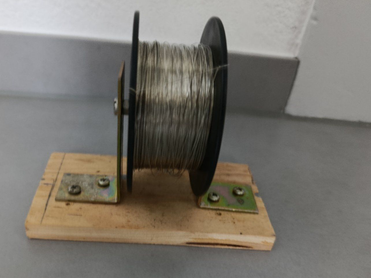 Alveari: Wabendrahtabroller mit Drahtrolle – Usato da Olten venduto da Astrith 2