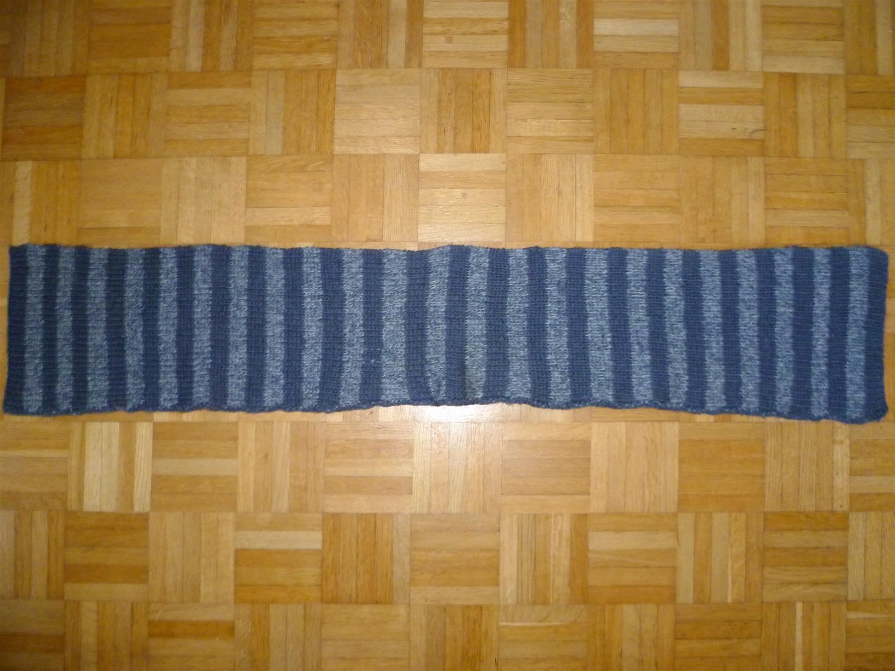 Foulard & Sciarpe: Halstuch handgestrickt – Usato da Aarau venduto da Rdodger