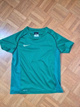 Nike  T-Shirt grün, Gr. 122-128