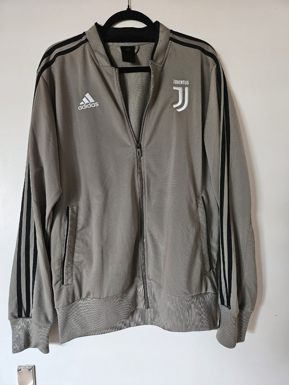 Adidas Canottiere & Pantaloni: Jacket Juventus – Usato da Fontenais venduto da zizatie