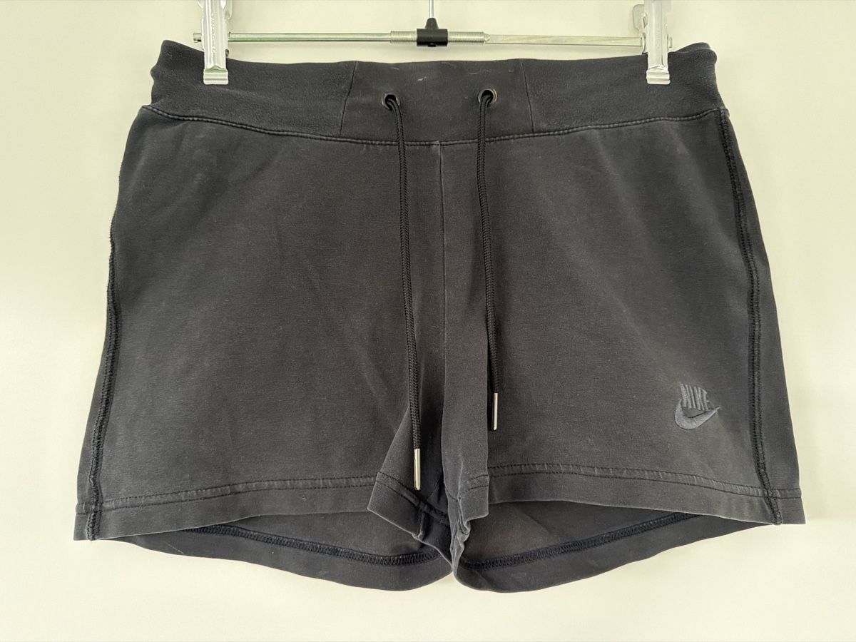 Nike Pantalons: Nike Sorts – D'occasion à Waldstatt par mbi_59sv