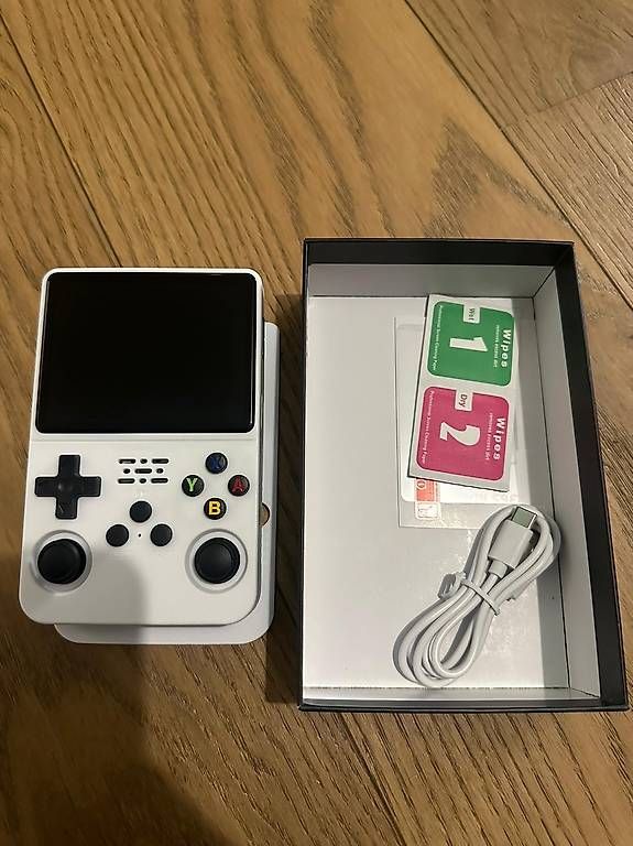 Console: Console R36S – Nuovo e nell'imballaggio originale da Châtel St Denis venduto da kel_bhn8 4