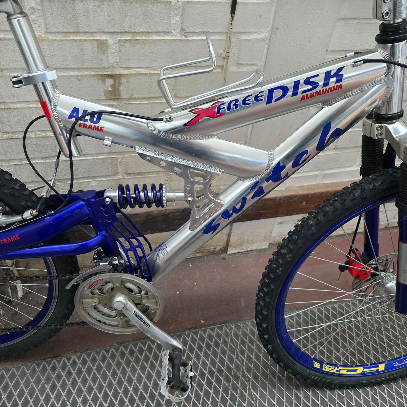 Biciclette: VTT Switch Free Disk en aluminium chrome et bleu . – Usato da Alle venduto da gri_78w9 2