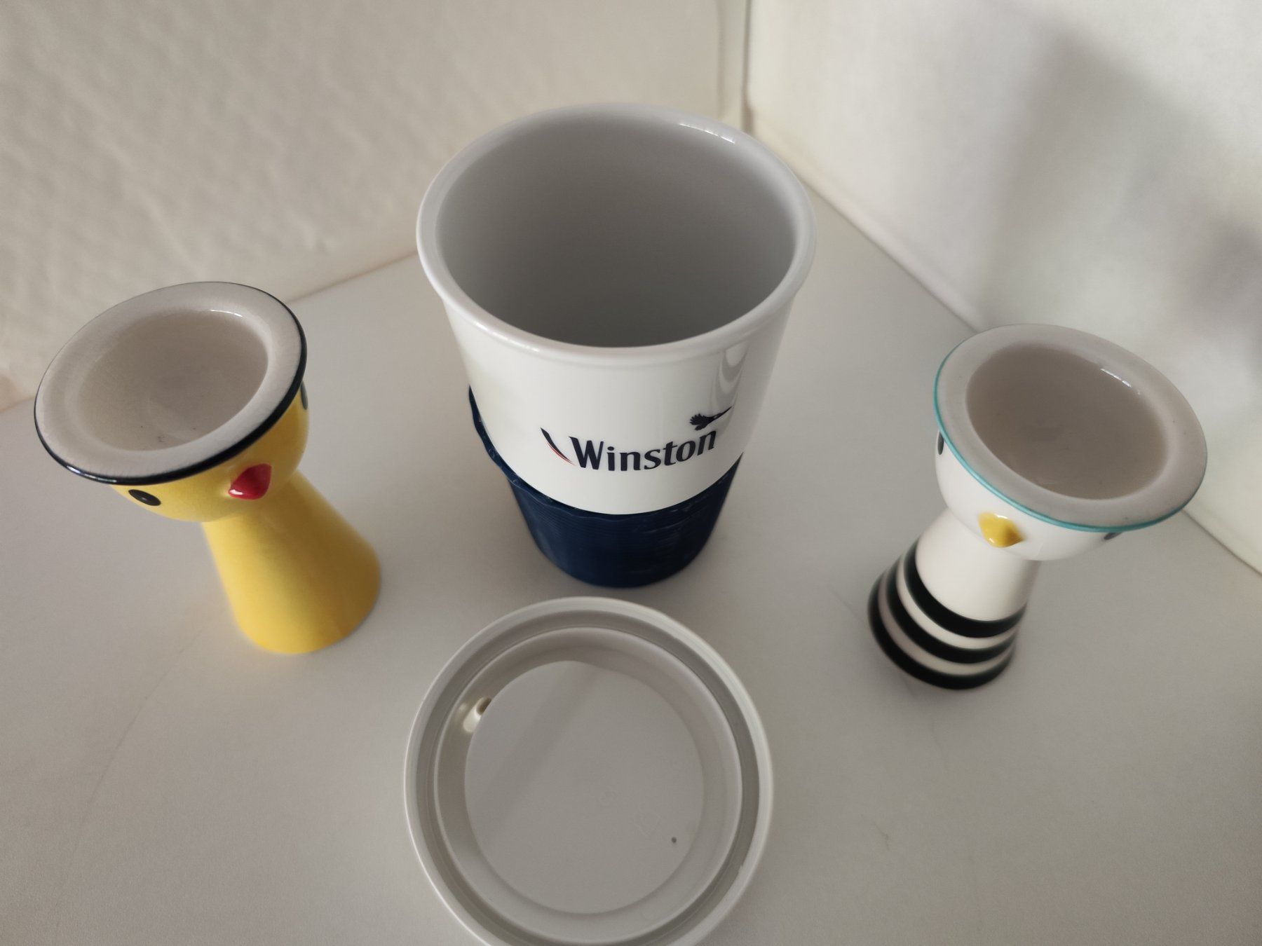 Altre Stoviglie: Kaffee-Becher und 2 Eierbecher – Usato da Fislisbach venduto da Flohmarkt.- 2