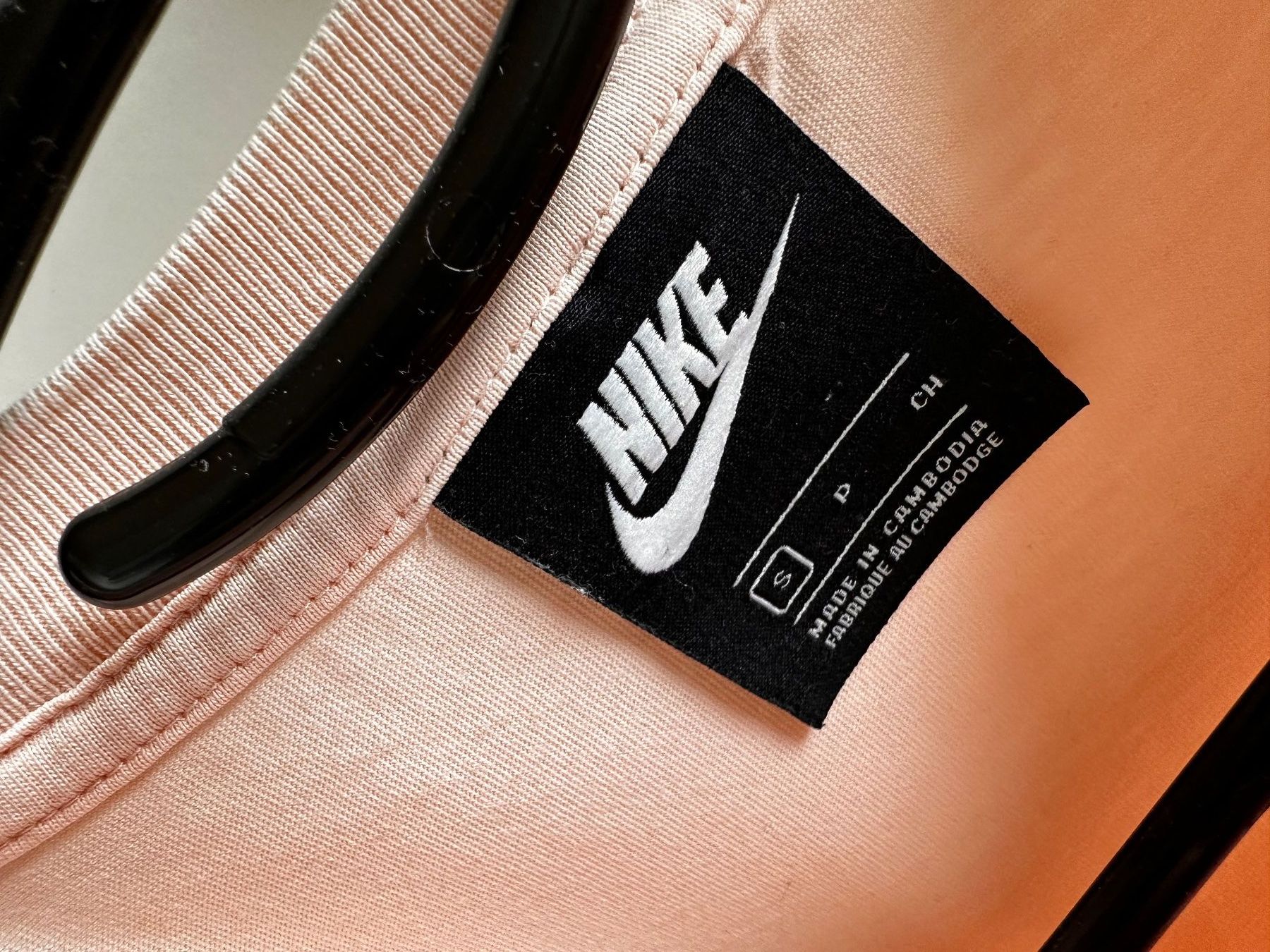 Nike T-shirt: NIKE T-Shirt Gr. S, Lachs – Usato da Sissach venduto da tapasu 3