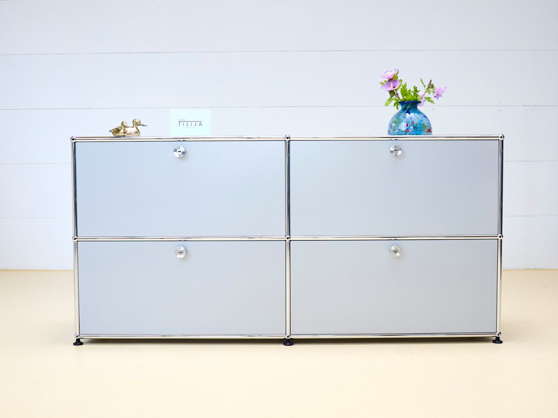 USM Cassettiere: USM Sideboard in Mattsilber Kommode Lieferung möglich – Usato da Meinisberg venduto da atelier_TILIJA