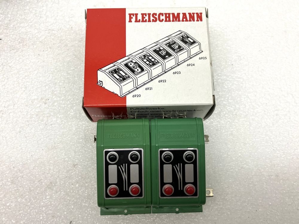 Fleischmann Modelleisenbahnen: Fleischmann 6920: Pultstellwerk - Schalter für Weichen – Neu und originalverpackt aus Thun von retoolinoo