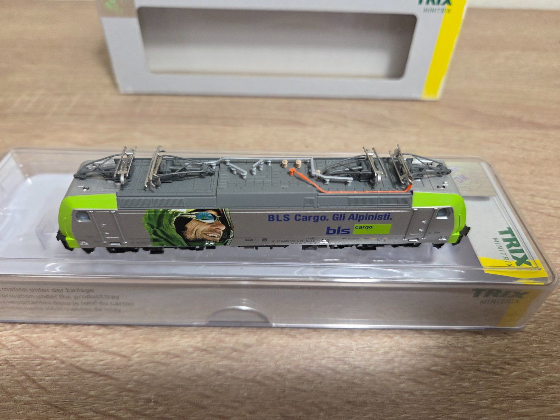 Trix Modellini di ferrovie: Minitrix N 16871 E-Lok BR 486 BLS Digital – Usato da St-Aubin-Sauges venduto da Lo_Go 4