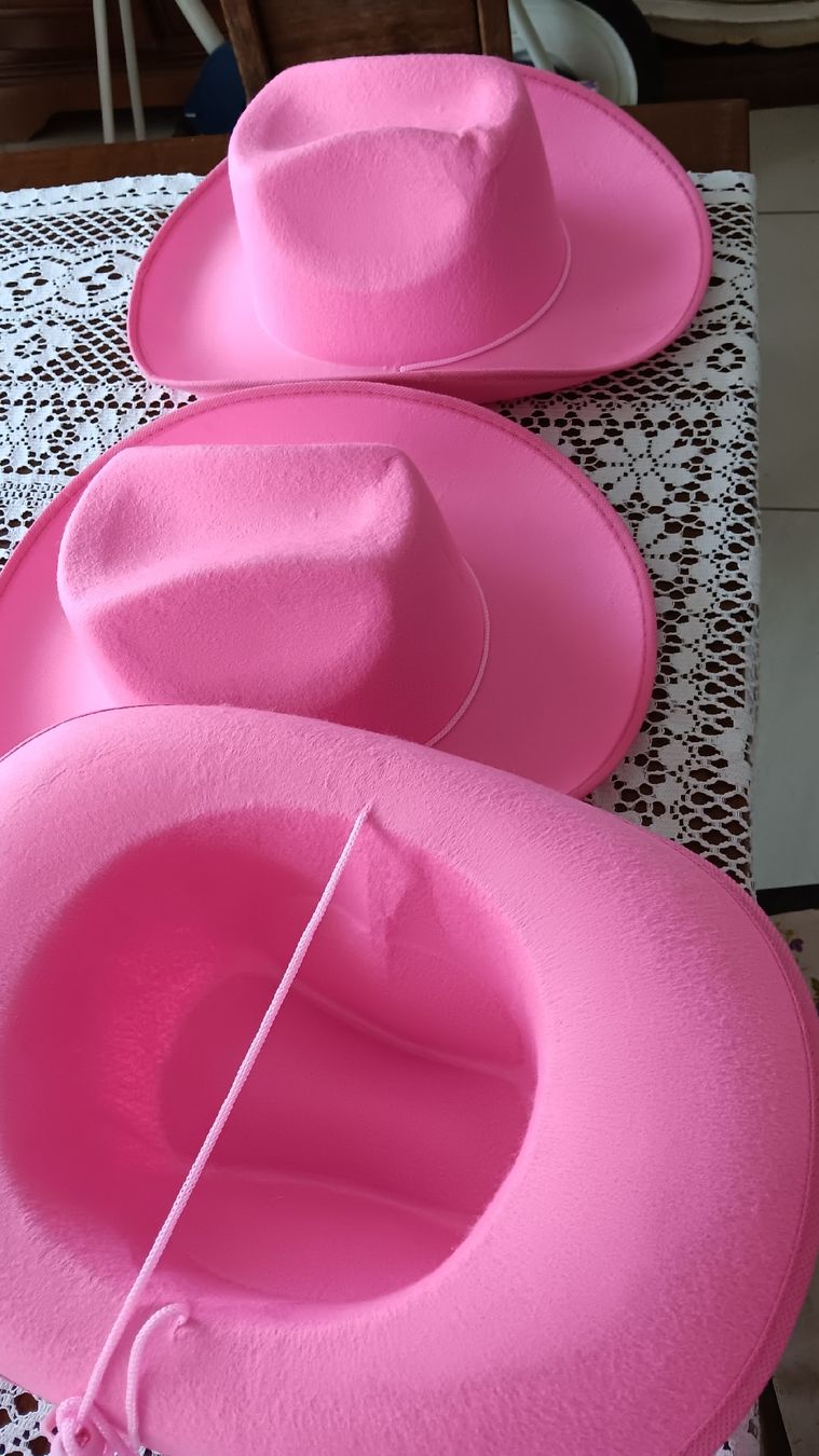 Copricapi, berretti & cappellini: Cappelli da cowboy rosa, set da 3, usati – Usato da Carena venduto da gra_yz7p 1