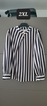 Chemise femme taille 2 XL/ NEUVE