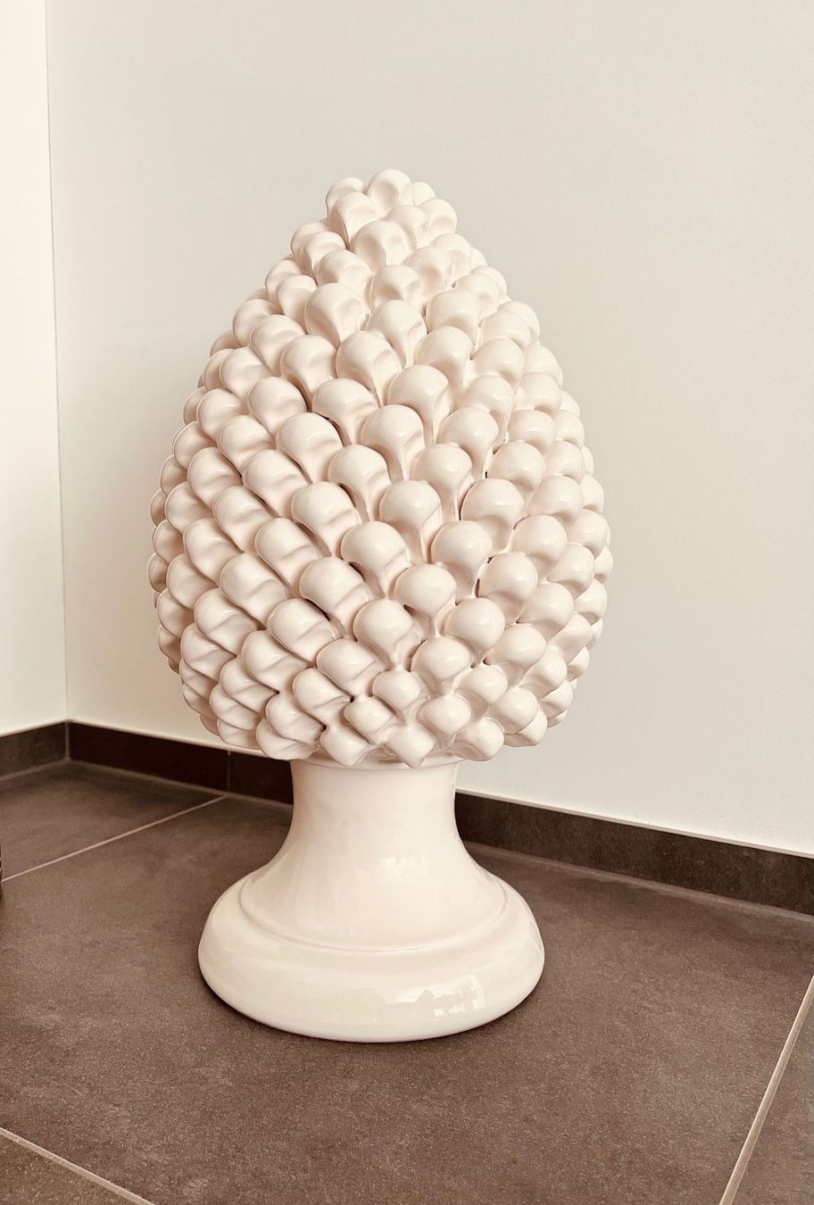 Sculture & Statue: Pigna Caltagirone weiss – Nuovo e nell'imballaggio originale da Höri venduto da ArtelavicaGmbH 1