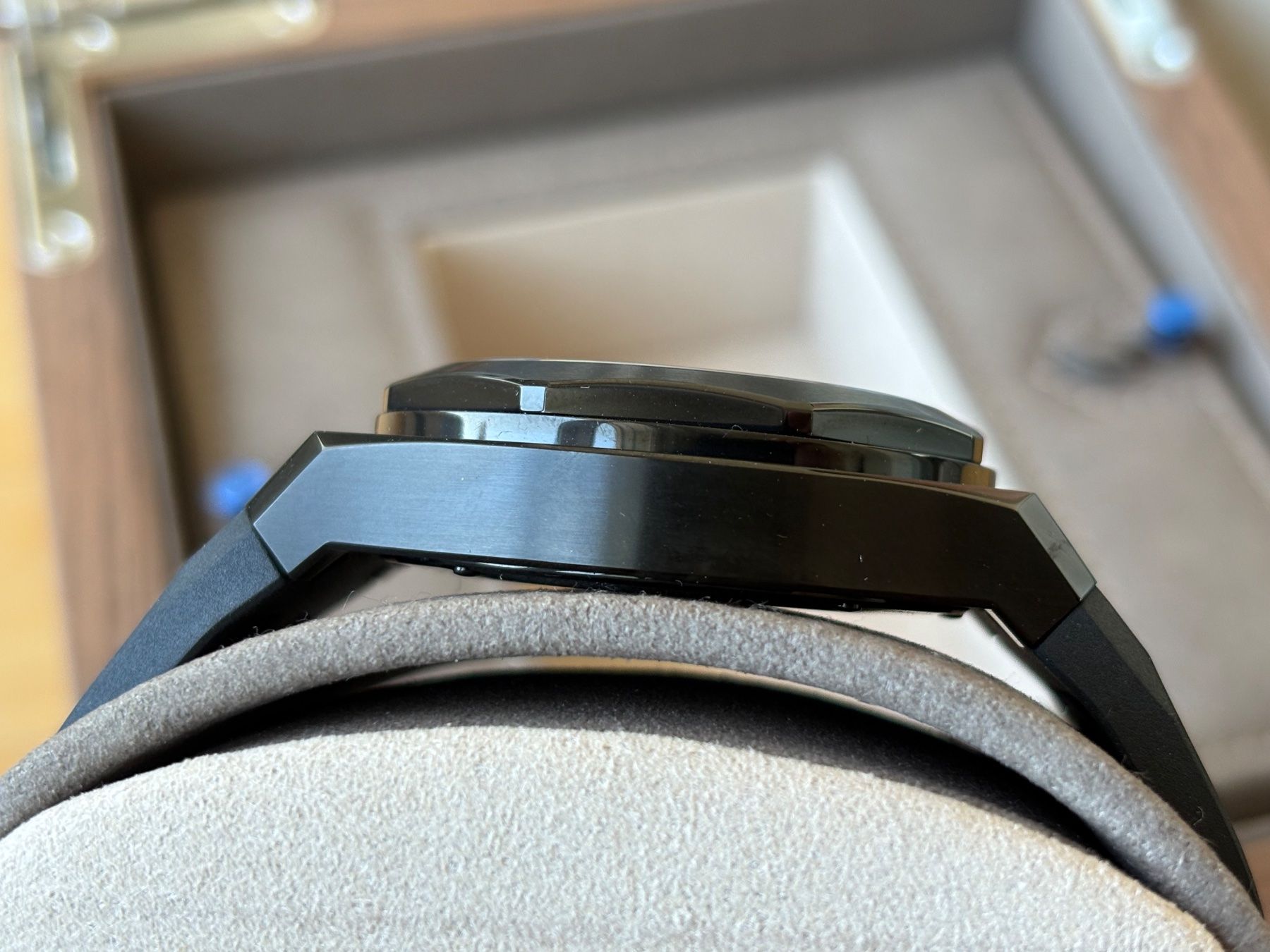 Girard-Perregaux Orologi: Girard Perregaux Laureato Absolute Chronograph Fullset – Usato da Birsfelden venduto da Mynos 7