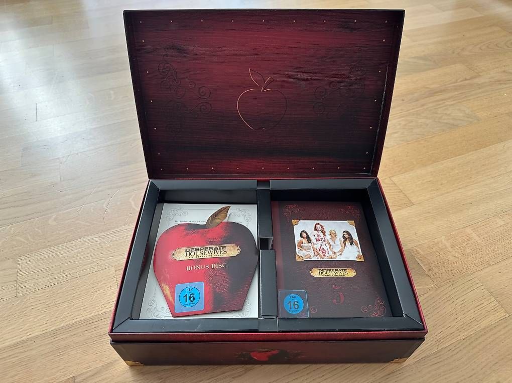 Tutti i DVDs: Desperate Housewives - Box mit allen 8 Staffeln – Usato da Sumiswald venduto da Sigmund90 1