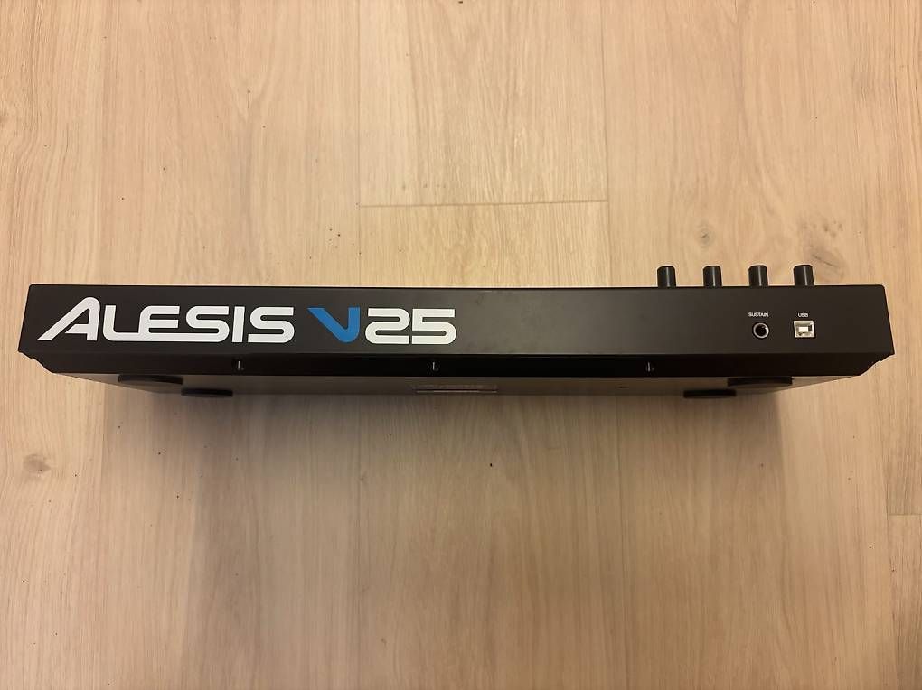 Strumenti musicali: Alesis V25 25-Key USB MIDI Keyboard Controller – Usato da Zürich venduto da Alipali 2