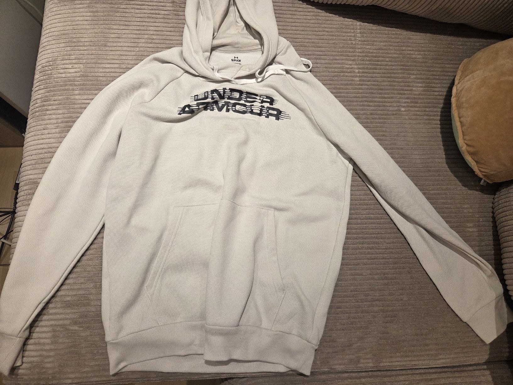 Under Armour Maglioni & Felpe: Under Armour Hoodie – Nuovo (secondo la descrizione) da Feusisberg venduto da Whitefir