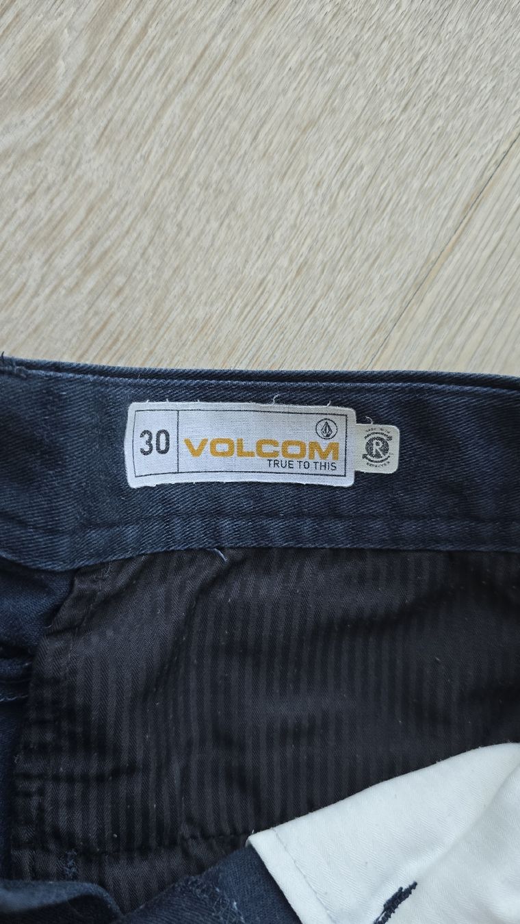Volcom Pantaloni: Herren Shorts Volcom Grösse 30 dunkelblau – Usato da Hurden venduto da mar_7ssf 2