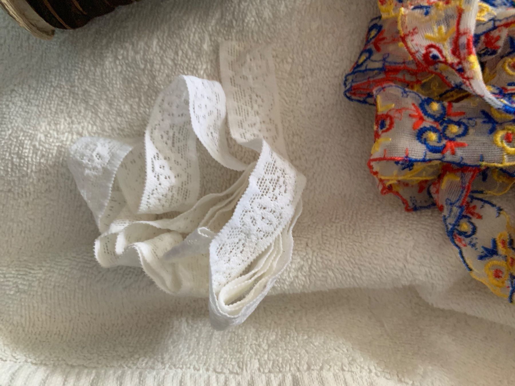 Nastri decorativi: Borte Band spitze grosses Konvolut 21 – Nuovo (secondo la descrizione) da Buchs SG venduto da Billikatze5 6