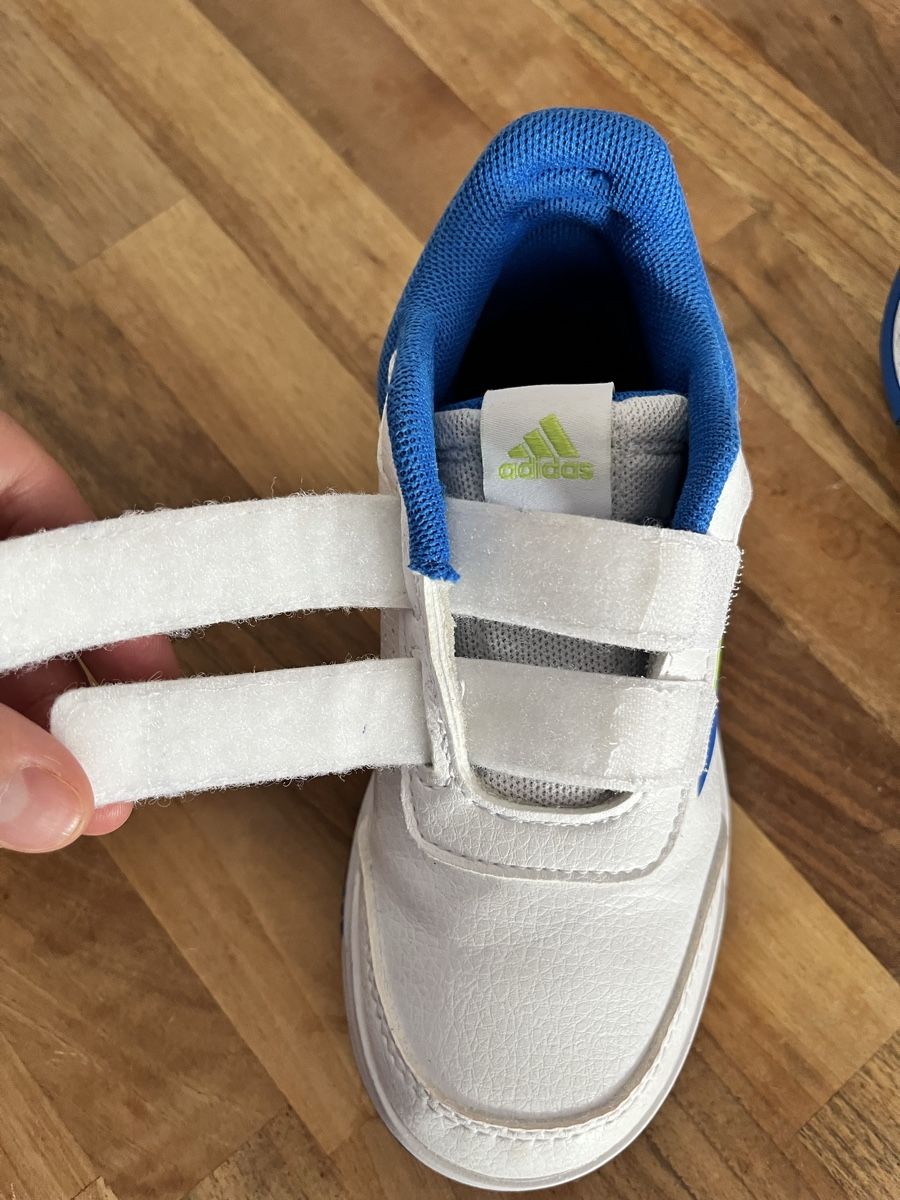Adidas Schuhe für Jungen: Neuwertige Adidas Turnschuhe  – Neu (gemäss Beschreibung) aus Wettingen von epe_9vbf 4